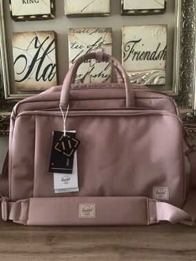 Herschel Supply Company Heritage Duffel Bag in Dusty Pink